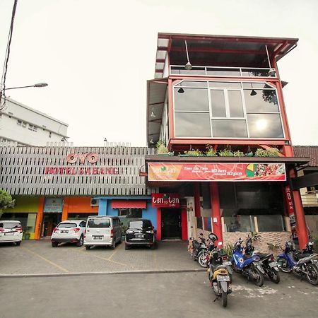 Vaccinated Staff - Oyo 352 Homestay Sabang Bandung Eksteriør billede