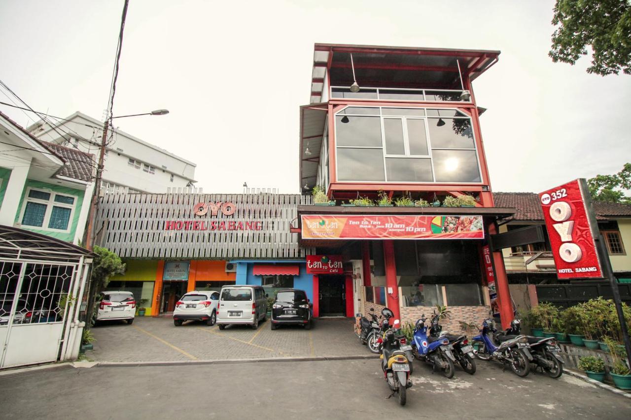 Vaccinated Staff - Oyo 352 Homestay Sabang Bandung Eksteriør billede